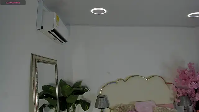 MoliBunny online show from 03-24-26, 05:23