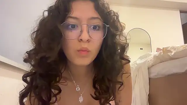 Alicatcua  online show from 07-11-26, 02:14