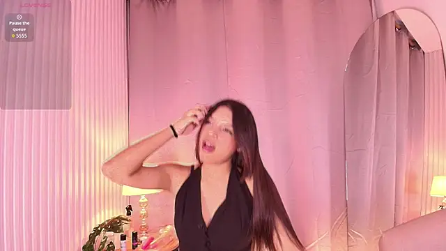 serena woodsen  online show from 11-30-25, 12:09