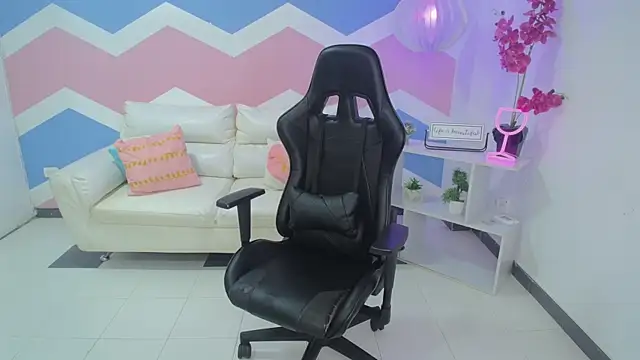 zahira1 online show from 03-01-26, 06:32