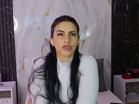 ChloeHolmes online show from 02-11-26, 10:53