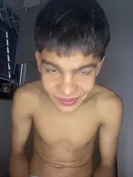 Snapshot of Lil_babyyy_ chatting on 06-18-26, 02:45 Lil babyyy online show from 06-18-26, 02:45