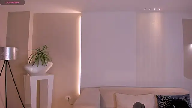 Snapshot of LisaFlowers_ chatting on 12-18-25, 10:32 LisaFlowers online show from 12-18-25, 10:32