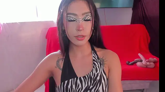Snapshot of Ounla_Sweet chatting on 06-25-26, 10:36 Ounla Sweet online show from 06-25-26, 10:36