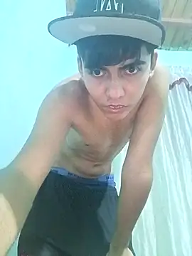 Snapshot of kirito_22cm chatting on 11-29-25, 04:04 kirito 22cm online show from 11-29-25, 04:04