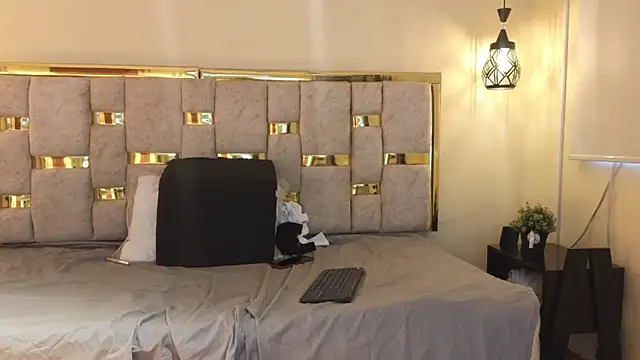 Snapshot of _Caroline34 chatting on 02-28-26, 11:22 Caroline34 online show from 02-28-26, 11:22