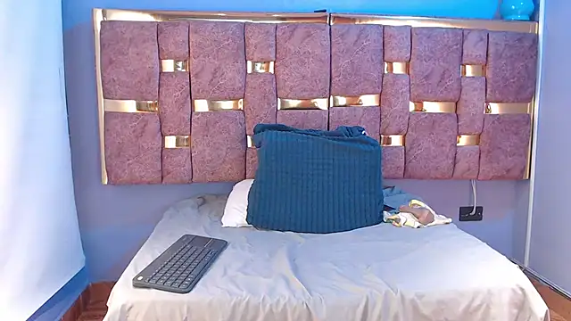 Snapshot of _Caroline34 chatting on 03-23-26, 10:52 Caroline34 online show from 03-23-26, 10:52