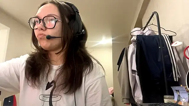 KerriMcbreen online show from 11-29-25, 06:16