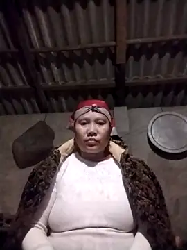 Snapshot of LeoPet2x chatting on 01-16-26, 04:33 LeoPet2x online show from 01-16-26, 04:33