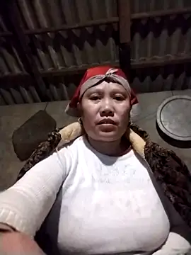 Snapshot of LeoPet2x chatting on 01-17-26, 04:43 LeoPet2x online show from 01-17-26, 04:43