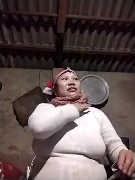 Snapshot of LeoPet2x chatting on 02-14-26, 01:52 LeoPet2x online show from 02-14-26, 01:52