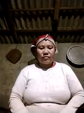 Snapshot of LeoPet2x chatting on 02-15-26, 08:27 LeoPet2x online show from 02-15-26, 08:27