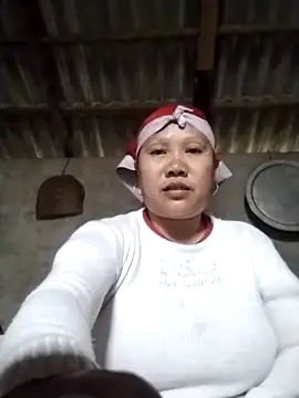 Snapshot of LeoPet2x chatting on 03-04-26, 04:40 LeoPet2x online show from 03-04-26, 04:40