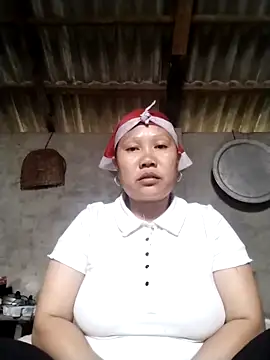 Snapshot of LeoPet2x chatting on 03-08-26, 04:05 LeoPet2x online show from 03-08-26, 04:05