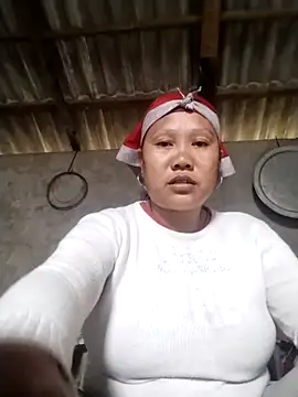 Snapshot of LeoPet2x chatting on 03-18-26, 04:26 LeoPet2x online show from 03-18-26, 04:26