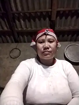 Snapshot of LeoPet2x chatting on 03-18-26, 05:38 LeoPet2x online show from 03-18-26, 05:38