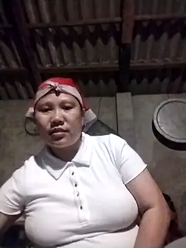 Snapshot of LeoPet2x chatting on 03-22-26, 03:26 LeoPet2x online show from 03-22-26, 03:26