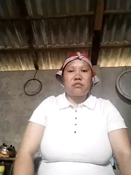 Snapshot of LeoPet2x chatting on 03-27-26, 04:07 LeoPet2x online show from 03-27-26, 04:07