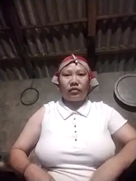 Snapshot of LeoPet2x chatting on 03-30-26, 11:28 LeoPet2x online show from 03-30-26, 11:28