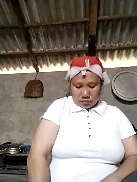 Snapshot of LeoPet2x chatting on 04-12-26, 05:01 LeoPet2x online show from 04-12-26, 05:01