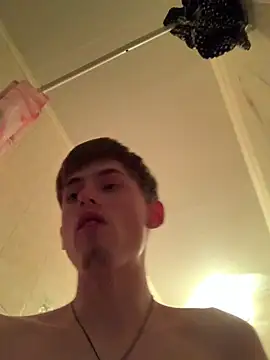 Snapshot of FreeRich chatting on 12-16-25, 03:28 FreeRich online show from 12-16-25, 03:28