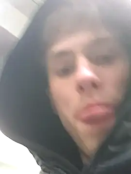 Snapshot of FreeRich chatting on 12-19-25, 04:14 FreeRich online show from 12-19-25, 04:14