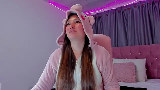 AngieG02  online show from 12-16-25, 03:11