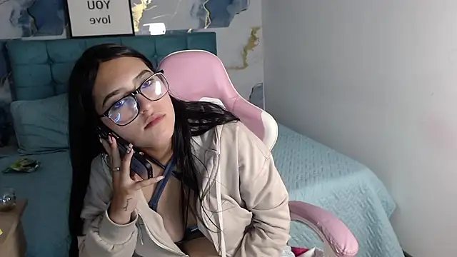 Snapshot of cherrysmall2 chatting on 11-29-25, 05:10 cherrysmall2 online show from 11-29-25, 05:10