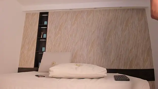 Snapshot of ayla_velt chatting on 02-18-26, 07:43 ayla velt online show from 02-18-26, 07:43