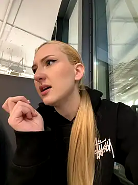 Snapshot of SenyaVibes chatting on 11-30-25, 02:10 SenyaVibes online show from 11-30-25, 02:10