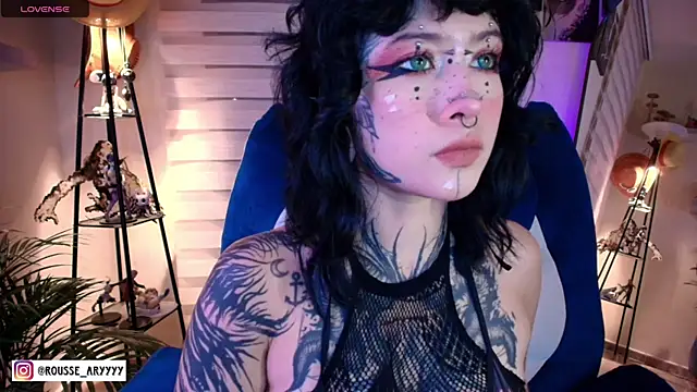 Snapshot of AryRousse chatting on 06-12-26, 04:44 AryRousse online show from 06-12-26, 04:44