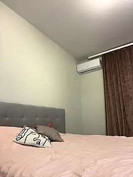 Snapshot of s4rah chatting on 12-21-25, 06:59 s4rah online show from 12-21-25, 06:59