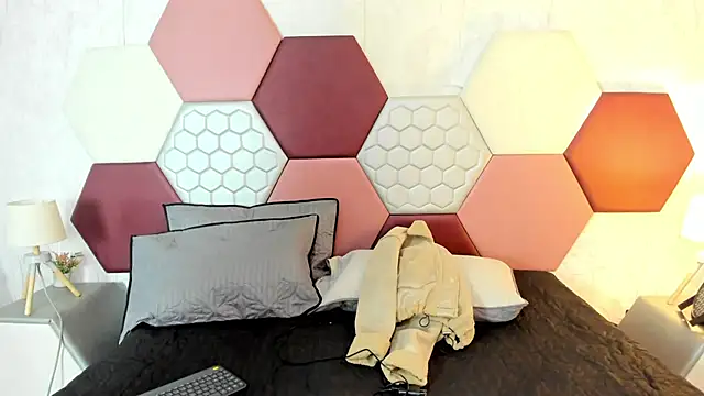 AriaRous online show from 02-14-26, 07:10