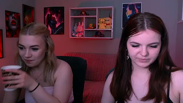 Snapshot of mikameovv chatting on 05-19-26, 09:37 mikameovv online show from 05-19-26, 09:37