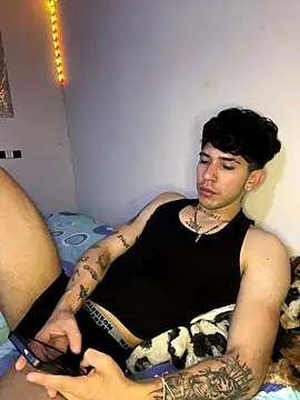 wil hot online show from 12-18-25, 03:40