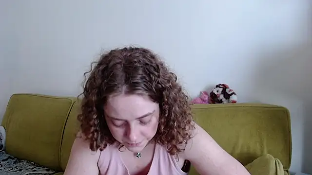 Snapshot of DeliaBlew chatting on 05-20-26, 04:46 DeliaBlew online show from 05-20-26, 04:46