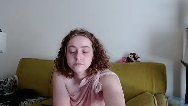 Snapshot of DeliaBlew chatting on 05-21-26, 04:47 DeliaBlew online show from 05-21-26, 04:47