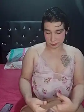 Snapshot of sissy-lover chatting on 12-14-25, 07:40 sissy-lover online show from 12-14-25, 07:40