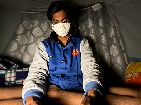 Snapshot of hunterboy2001 chatting on 12-01-25, 04:34 hunterboy2001 online show from 12-01-25, 04:34