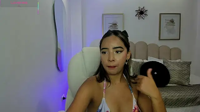 Snapshot of alana_martiins chatting on 04-21-26, 07:39 alana martiins online show from 04-21-26, 07:39