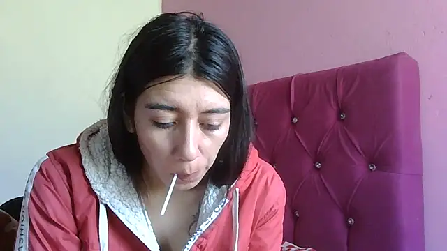 Snapshot of TaylorLove- chatting on 12-14-25, 02:33 TaylorLove- online show from 12-14-25, 02:33