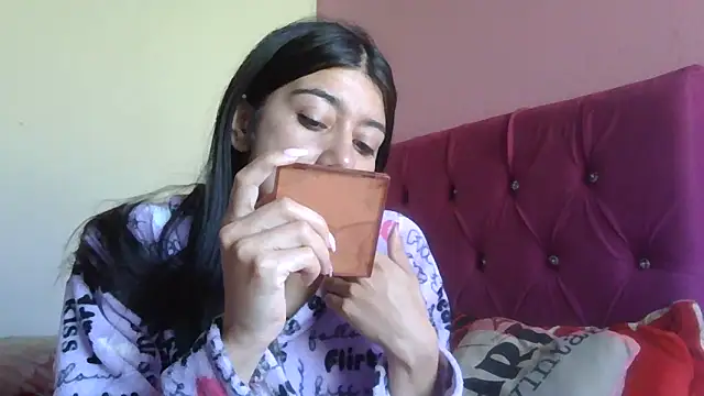 Snapshot of TaylorLove- chatting on 12-15-25, 12:53 TaylorLove- online show from 12-15-25, 12:53