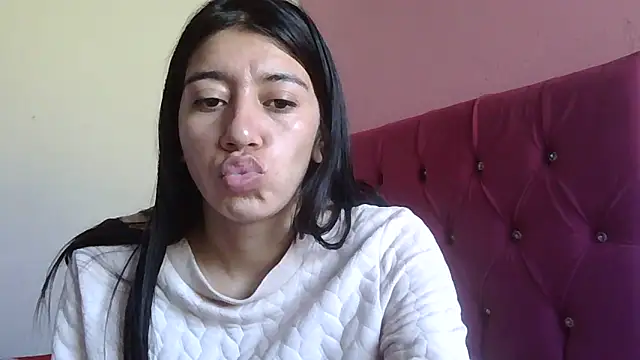 Snapshot of TaylorLove- chatting on 12-16-25, 01:05 TaylorLove- online show from 12-16-25, 01:05