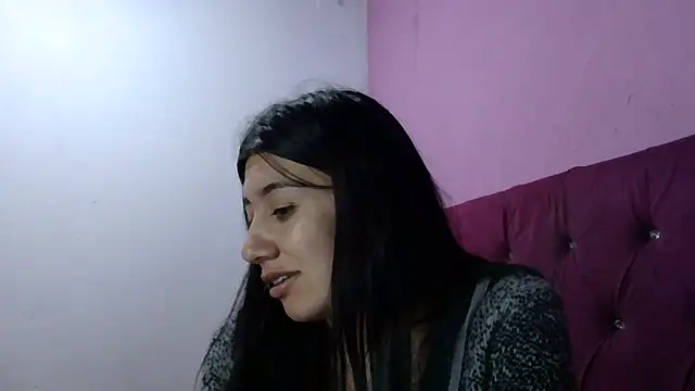 Snapshot of TaylorLove- chatting on 12-21-25, 01:02 TaylorLove- online show from 12-21-25, 01:02