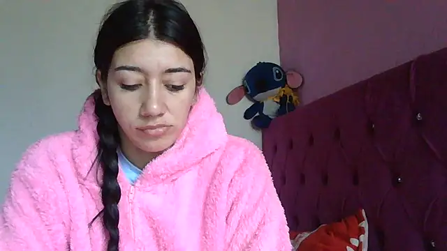 Snapshot of TaylorLove- chatting on 01-15-26, 12:10 TaylorLove- online show from 01-15-26, 12:10