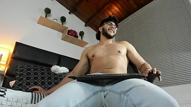 mike foxxx  online show from 12-18-25, 01:39