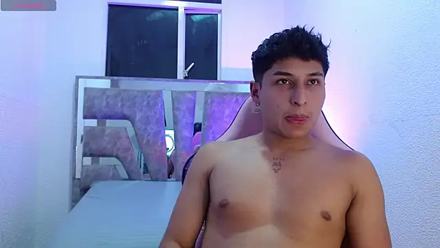 Snapshot of Nickyyho chatting on 12-01-25, 03:00 Nickyyho online show from 12-01-25, 03:00