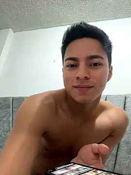 alejandroperez22 online show from 11-30-25, 04:16