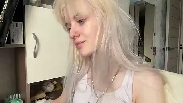 Snapshot of CelenFomes chatting on 02-12-26, 06:08 CelenFomes online show from 02-12-26, 06:08