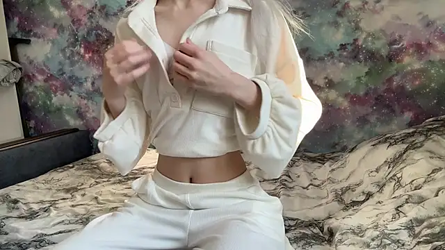 Snapshot of CelenFomes chatting on 02-18-26, 05:47 CelenFomes online show from 02-18-26, 05:47